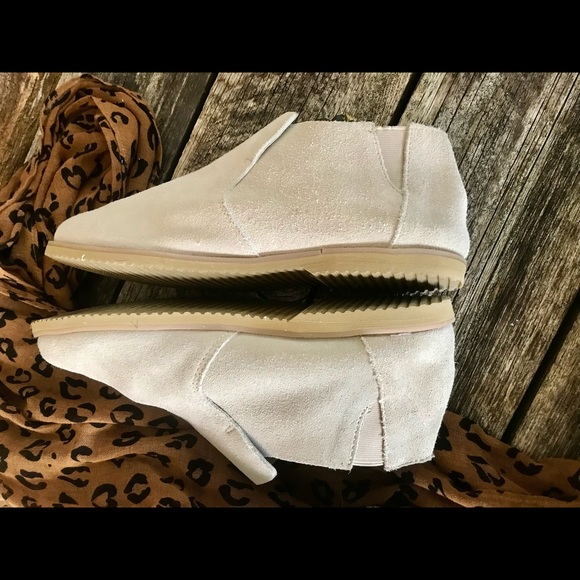 Suede BearPaws Almost a Chelsea Boot in Mushroom Brand New condition size 8 - Picture 5 of 8